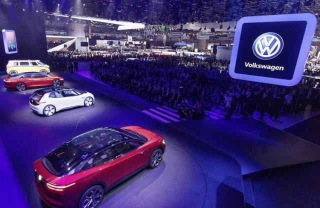 Visszaléphet a Volkswagen, kihagyhatják a Párizsi Autószalont