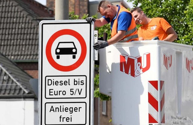 Hamburg két utcájában lép életbe a dízelautókat érintő tiltás