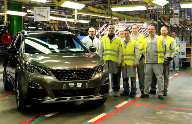 A Peugeot bővíteni kényszerült az 5008 modellek gyártási volumenét