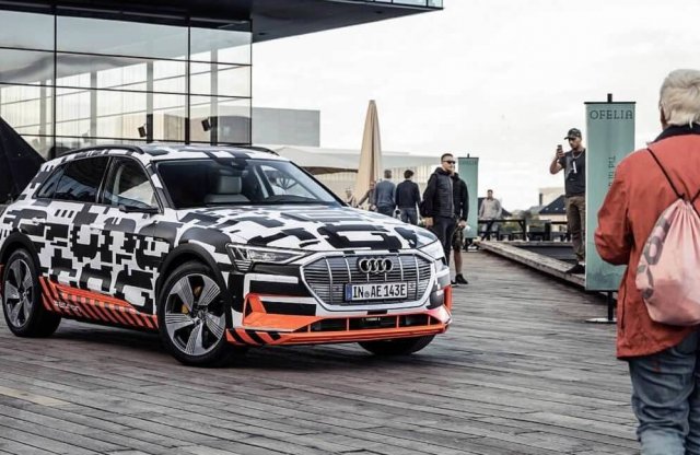 Érkezik az Audi virtuális tükre, öt kijelző lehet az E-Tron műszerfalán