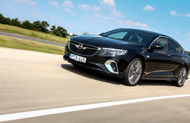 Egy nagy baja van: nem létezik - Opel Insignia GSi Grand Sport teszt