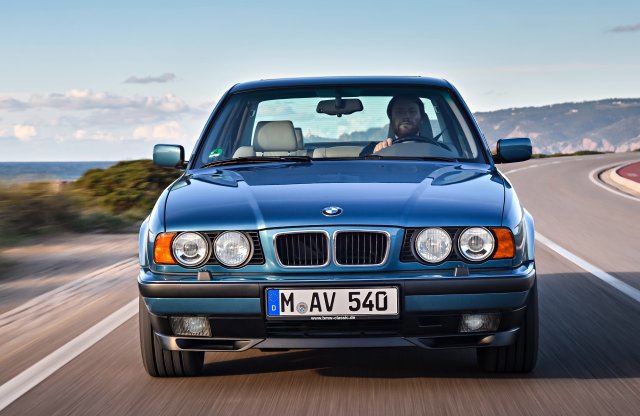 A népszerű E34-es 5-ös BMW idén lépett veteránkorba, 30 éves a modell