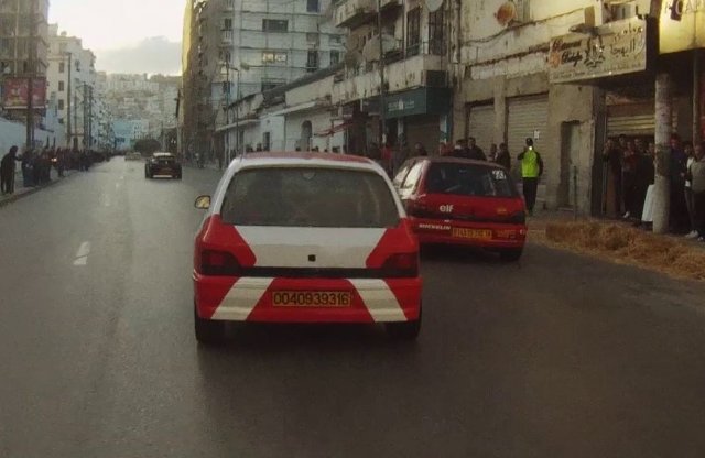 Nézd meg, hogyan folyik egy utcai verseny Algériában!