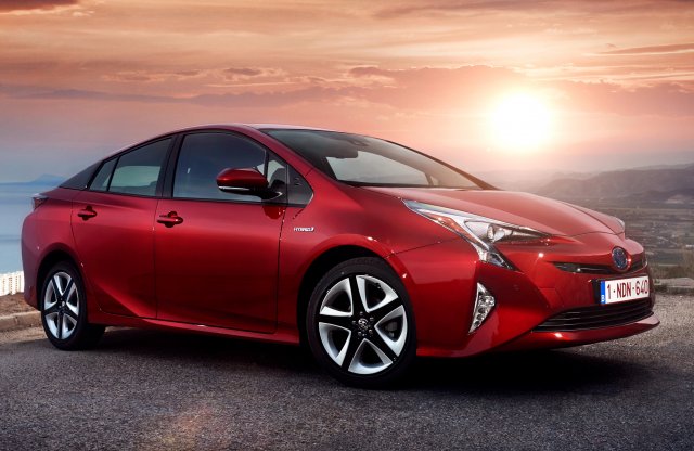 Újabb visszahívás a Toyotától, Prius és C-HR az érintett modellek