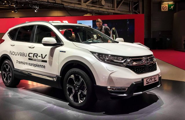 Az új Honda CR-V hibrid hajtással is bemutatkozott a Párizsi Autószalonon