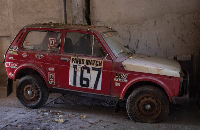 Elkelt az az eredeti Lada Niva versenyautó, amivel megjárták Dakart