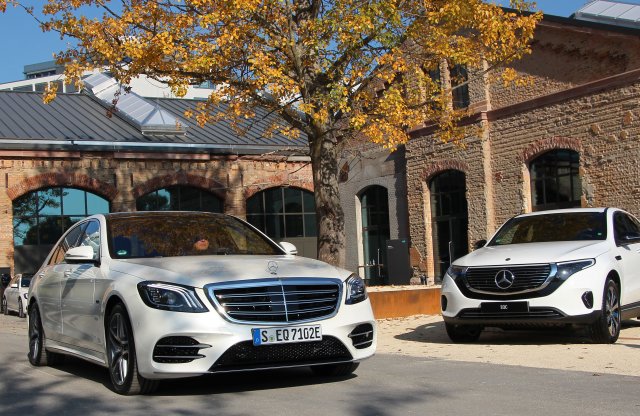 Ingyenes parkolás, szerény fogyasztás és emisszió -  EQ modellek a Mercedes-Benztől