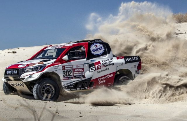 Három gyári Toyota Hilux indul a következő Dakaron