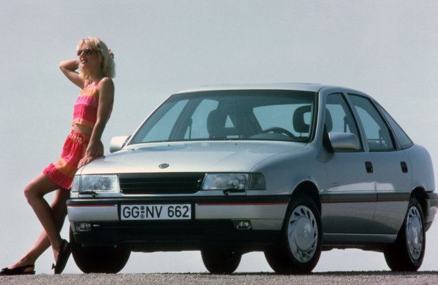 Az egyik legmenőbb Opel volt egykor: 30 éves a Vectra