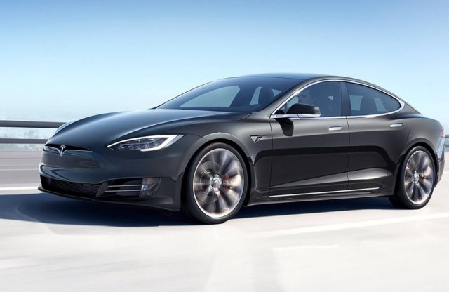 Összeeresztették egy gyorsulási verseny erejéig a Tesla típusait