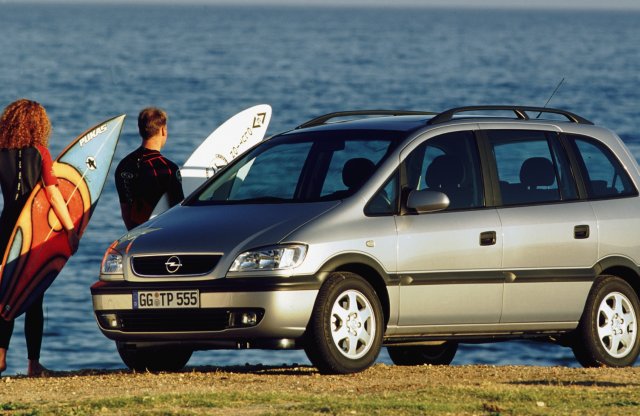Csúcsra járatott praktikum - Az első Opel Zafirát épp 20 éve mutatták be