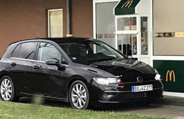 Két sajtburesz között lebukott az új Volkswagen Golf
