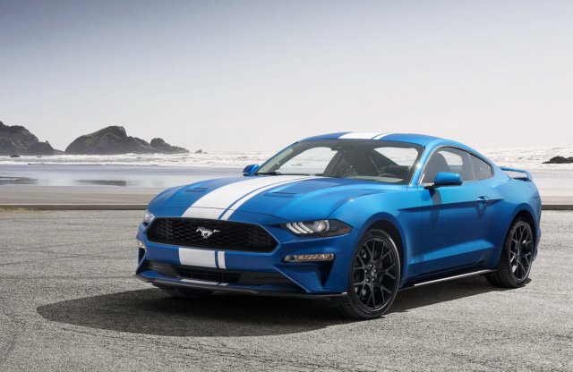 Kitöltené a Mustang alapváltozata és a GT modell közötti űrt a Ford