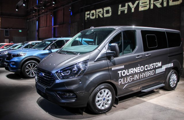 Plug-in hibrid verzió is jön a Ford Transit/Tourneo Custom párosból