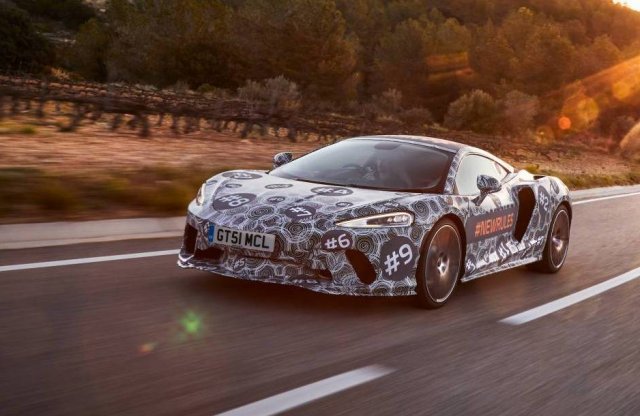Egy 1600 kilométeres túrával fogják felavatni a McLaren új autóját