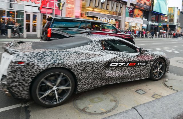 Megerősítette a GM, hogy nyáron érkezik a középmotoros Corvette
