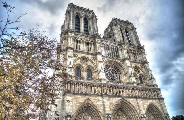 A Total és az SRO is a Notre Dame újjáépítéséhez adakozik