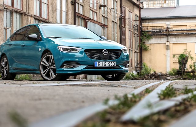 Így legyél egyedi, Insigniával – Opel Insignia Ultimate Exclusive 1.6 SHT AT6