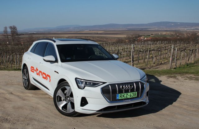 Visszahívták közel az összes legyártott Audi e-tront