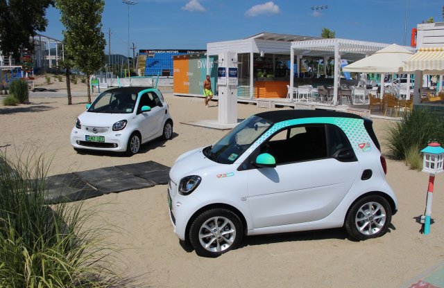 Benzines Volkswageneket cserél elektromos smartokra a MOL Limo