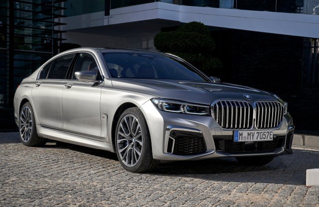 M Performance kivitelben készülhet az új hibrid hetes BMW
