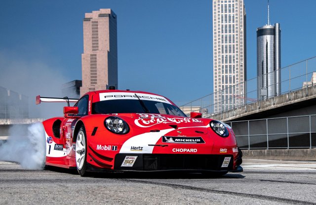 Különleges retro fényezéssel készül a Porsche a kicsi Le Mans-ra
