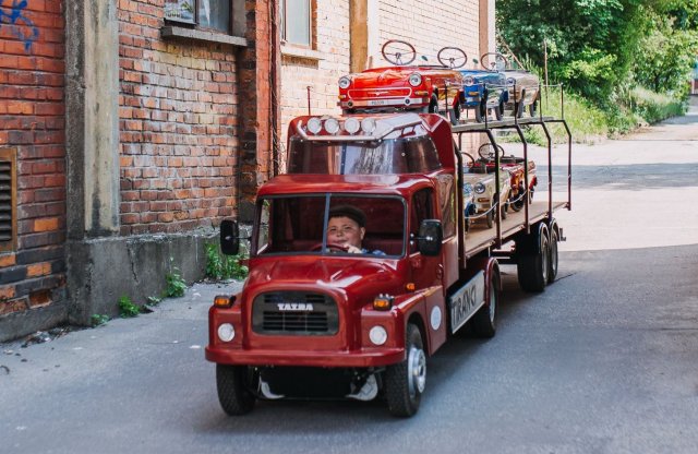 Egy cseh játékgyár ellenállhatatlan remekművei várnak a videóban