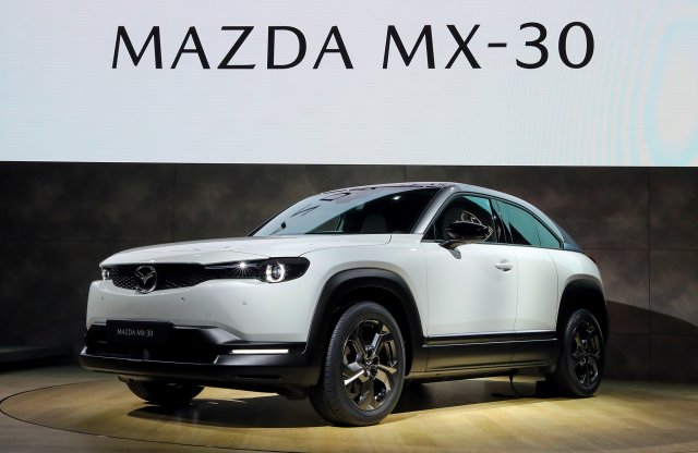 325 ezer forinttal befizethetsz a Mazda MX-30 villanyautóra