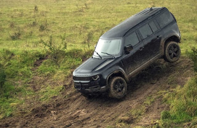 Alaposan megdolgozzák az új Land Rovert James Bond kedvéért