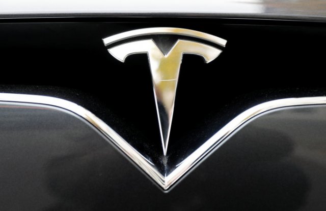 A Tesla most először kínál online játékokat és videókat az autóiban.