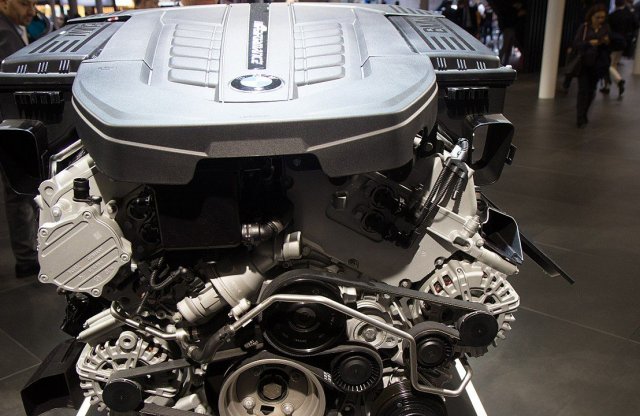 Nem kell féltenünk a belsőégésű motorokat, a BMW megerősítette, hogy még sokáig maradnak a piacon