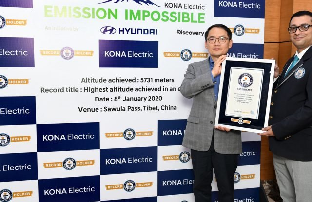 A dél-koreai elektromos autó jutott eddig a legmagasabbra, Guiness Rekordot is döntött