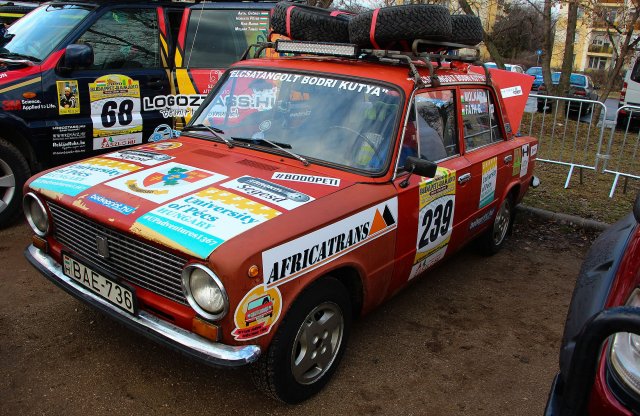 Elstartolt a Budapest-Bamako Rally olyan masinákkal, amire nem számítasz