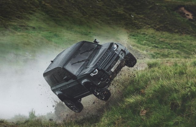Nem kímélik az új Land Rover Defendert a James Bond - Nincs Idő Meghalni forgatásán