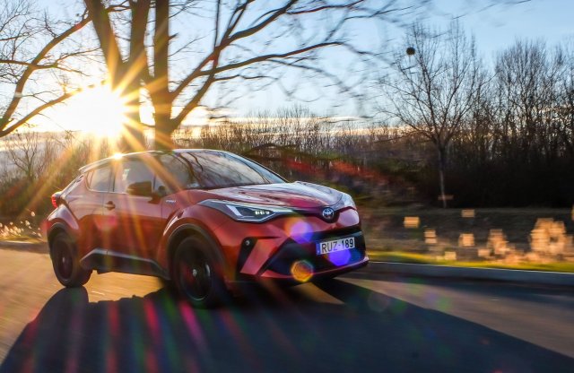 Toyota C-HR 2.0 Hybrid Dynamic Force Selection teszt