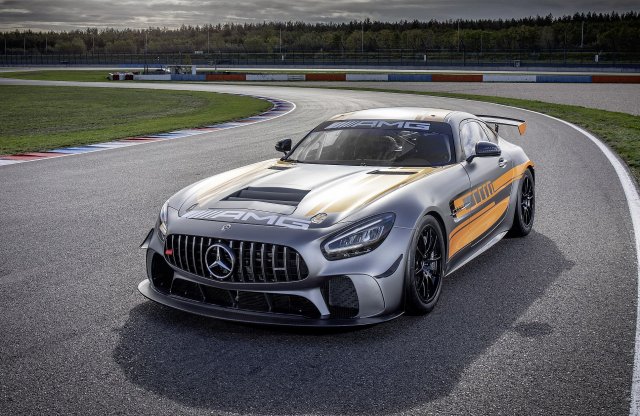 Új versenyautót kínál ügyfeleinek a Mercedes-AMG