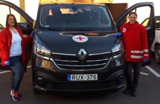 Autókat adott a koronavírus elleni küzdelemhez a Renault Hungária