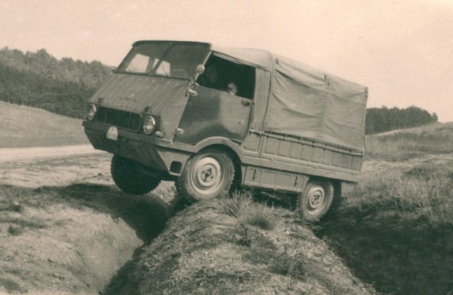 A Skoda mezőgazdasági és katonai teherautója, a Type 998 Agromobil még a GAZ 69-et is lenyomta
