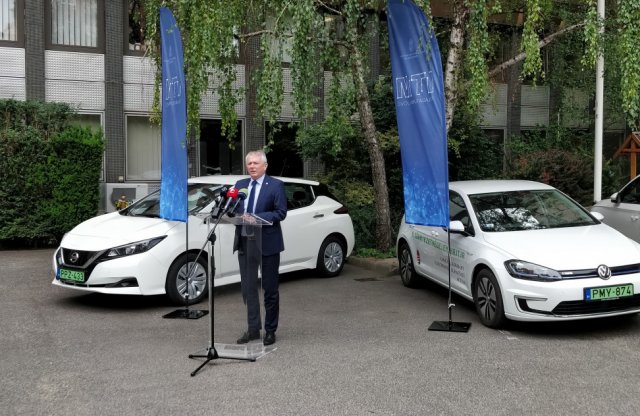 Kaderják Péter államtitkár bejelentette az olcsó elektromos járművekre vonatkozó pályázat részleteit