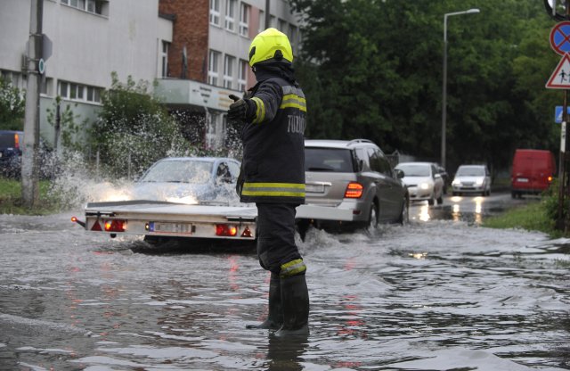 Országszerte nehezíti az autózást az eső, mutatjuk, mire érdemes figyelni