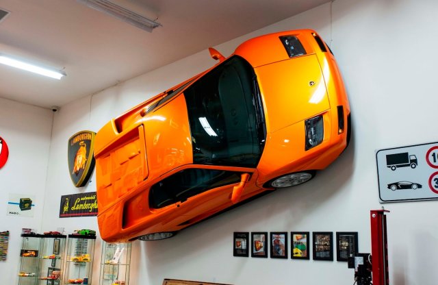 Autó nem lehetett belőle, de dísznek még tökéletes volt ez az eredeti Lamborghini Diablo