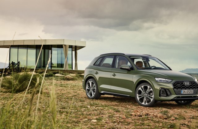 Az Audi közepes méretű SUV-jának, a Q5-nek is jól áll az új stílus, de technológiailag is fejlődött