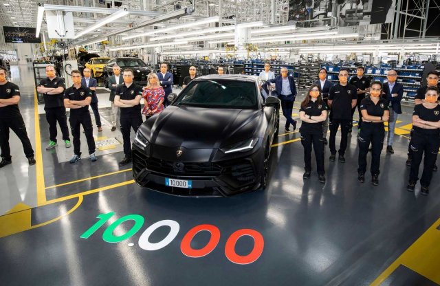 Már 10 ezer darab készült a Lamborghini Urusból