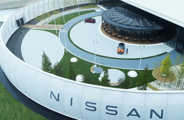 Japánban a Nissan élményközpontjában a Leafet nem csak tölteni, meríteni is lehet, fizetésképpen