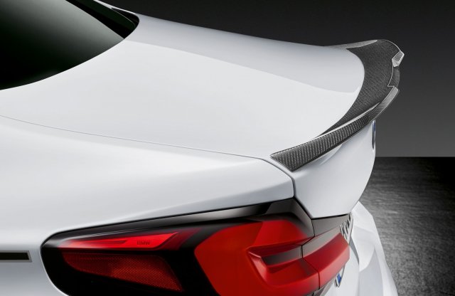 Elképesztő mennyiségű M Performance kiegészítő rendelhető a BMW 5-ös széria minden tagjához