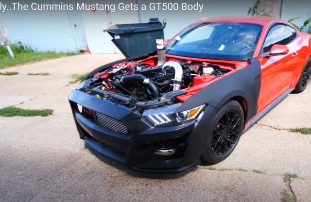 Zavar, hogy sokat fogyaszt a V8-as benzinmotor? Pakolj dízelt a Mustangba!