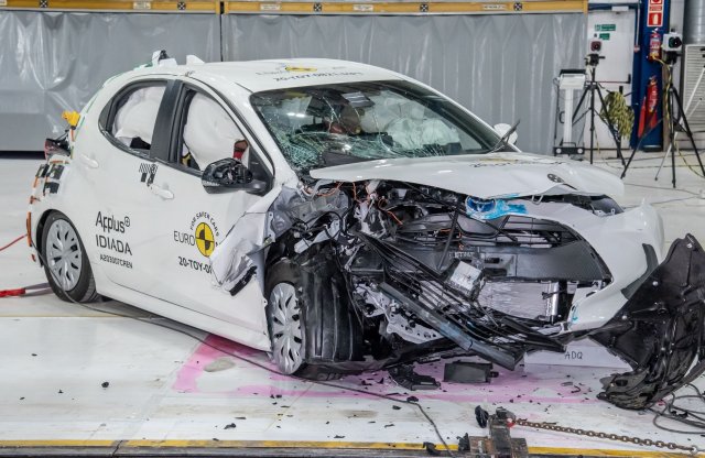 Új tesztrendszer szerint törte össze az új Toyota Yarist az Euro NCAP