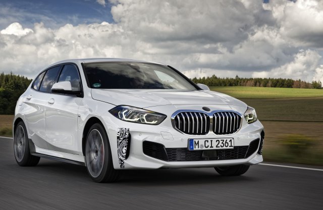A BMW M135i alá pozicionálják a bajorok új méregzsákjukat, nyíltan a Volkswagen Golf GTI-t célozva