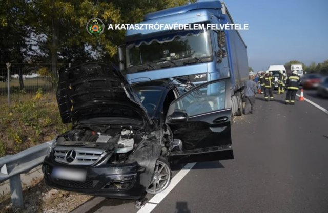Videót közöltek a nyolc autót és egy kamiont érintő balesetről, ami ma történt az M2-es autóúton