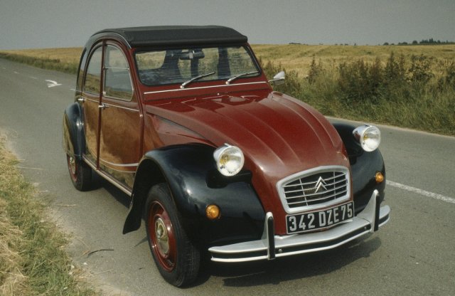 Túlságosan népszerű lett, ezért tíz évig készült a limitált szériának induló Citroën 2 CV Charleston